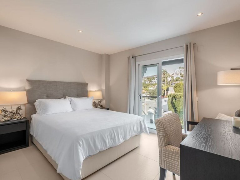Villa for Sale in Nueva Andalucia, Malaga 21