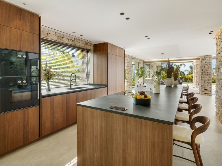 Villa for Sale in Nueva Andalucia, Malaga 10