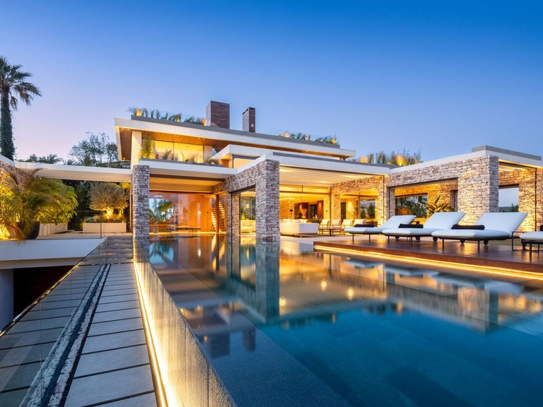 Villa for Sale in Nueva Andalucia, Malaga 19