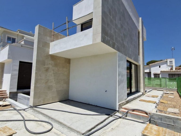 Villa for Sale in Nueva Andalucia, Malaga 1