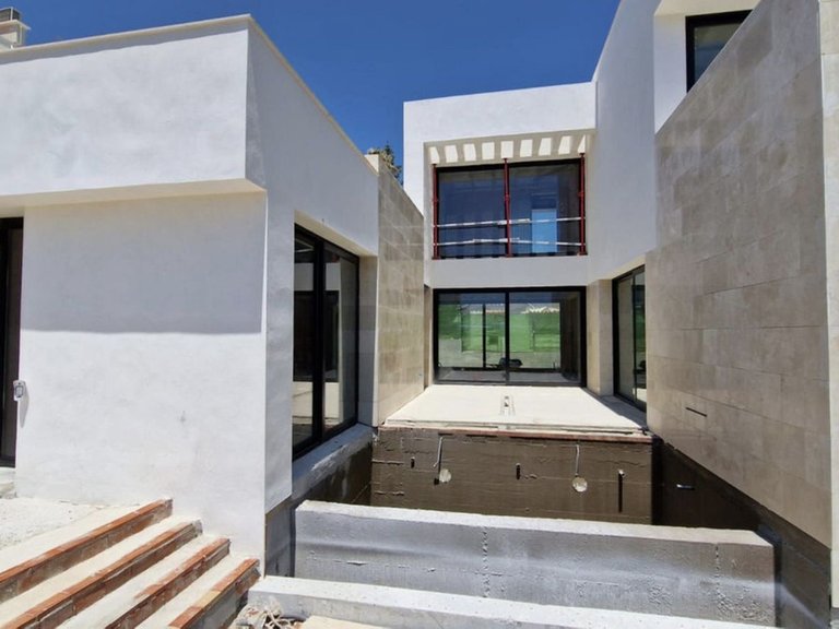 Villa for Sale in Nueva Andalucia, Malaga 2