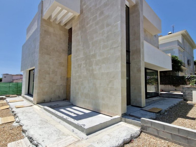 Villa for Sale in Nueva Andalucia, Malaga 14