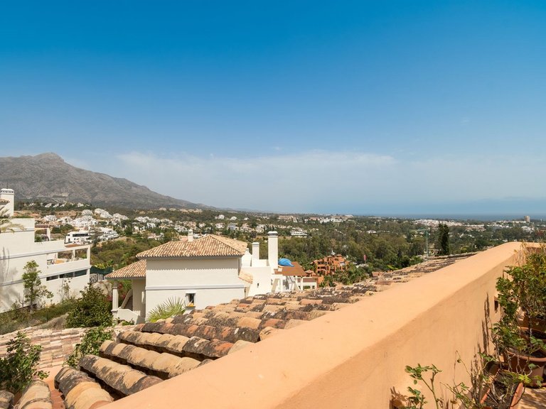 Apartment for Sale in Nueva Andalucia, Malaga 2