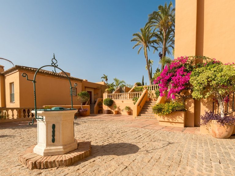 Apartment for Sale in Nueva Andalucia, Malaga 7