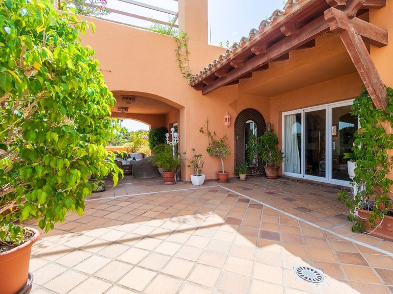 Apartment for Sale in Nueva Andalucia, Malaga 8