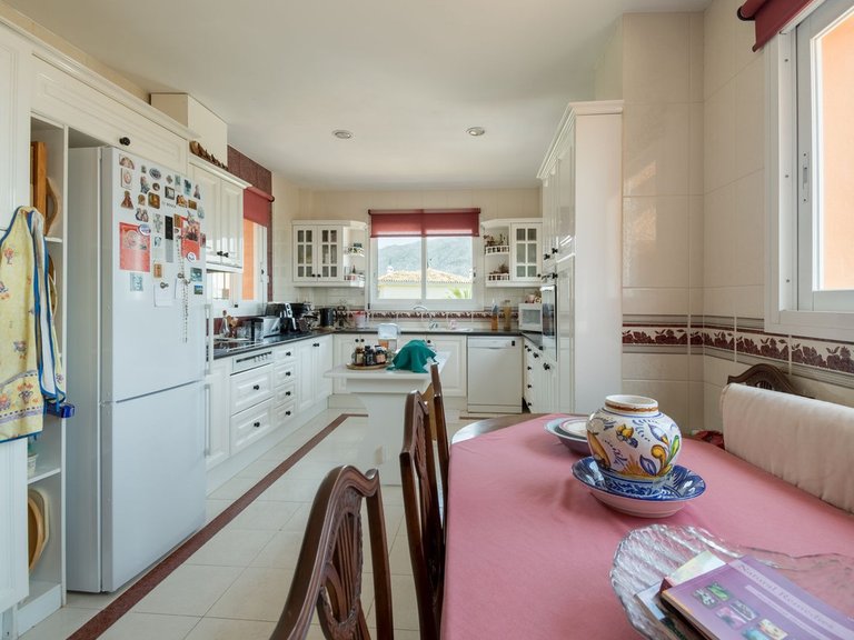 Apartment for Sale in Nueva Andalucia, Malaga 13