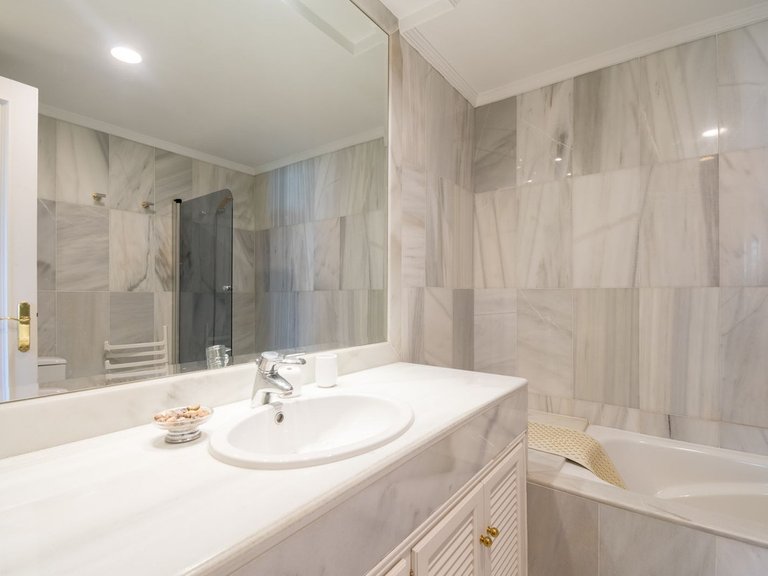 Apartment for Sale in Nueva Andalucia, Malaga 16