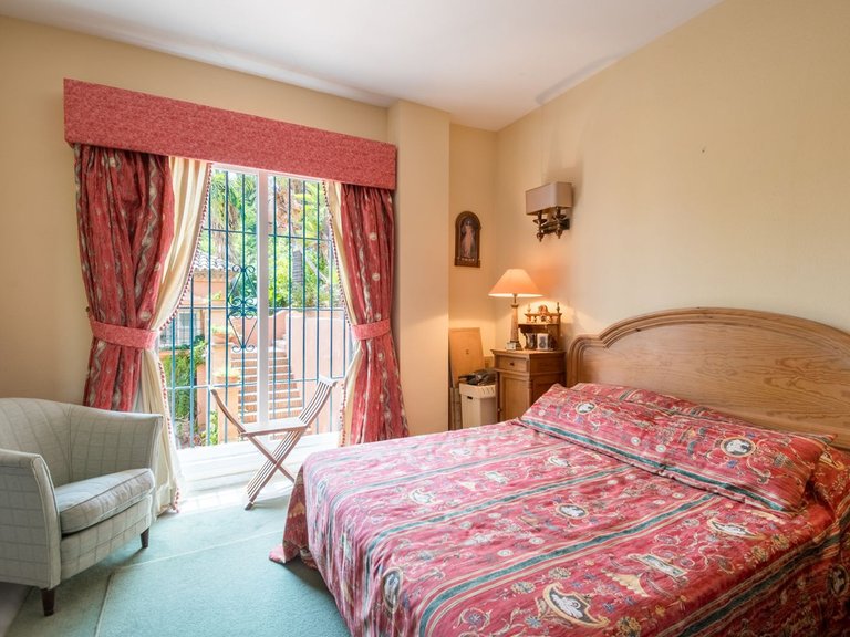 Apartment for Sale in Nueva Andalucia, Malaga 17