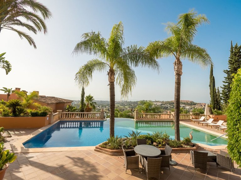 Apartment for Sale in Nueva Andalucia, Malaga 24