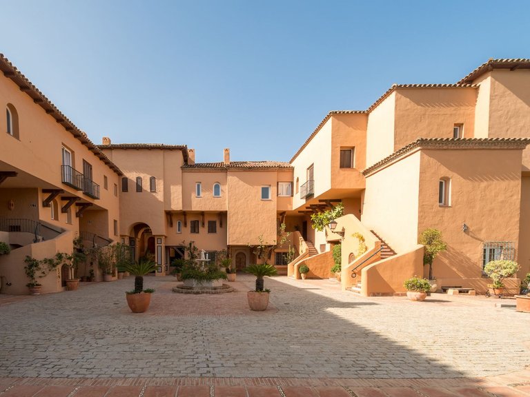 Apartment for Sale in Nueva Andalucia, Malaga 37