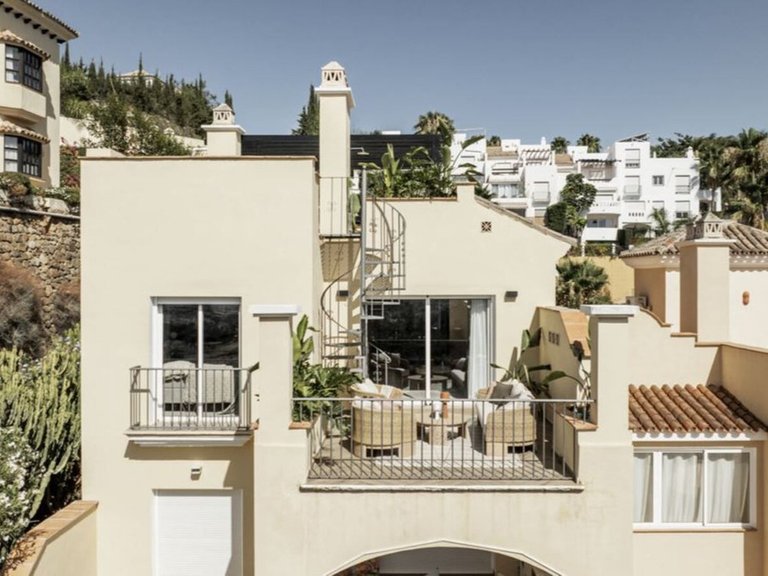 Penthouse for Sale in Benahavis, Malaga 6