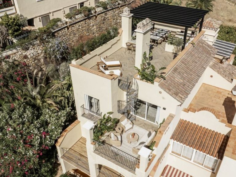 Penthouse for Sale in Benahavis, Malaga 8