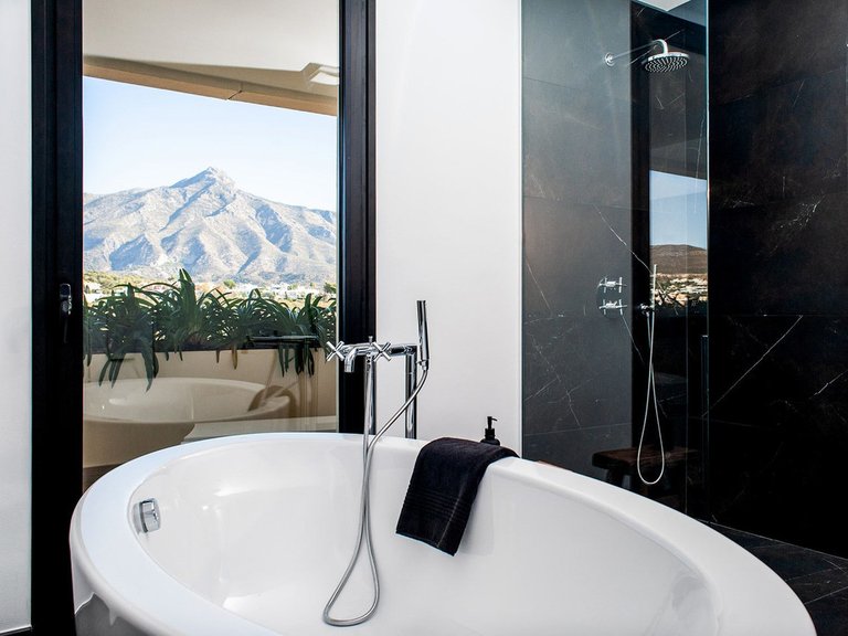 Penthouse for Sale in Nueva Andalucia, Malaga 16