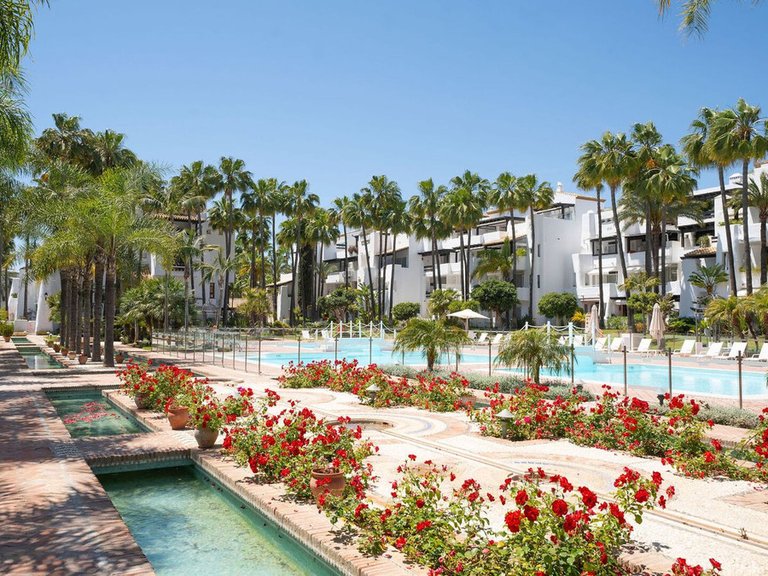 Apartment for Sale in Marbella Golden Mile, Malaga 1