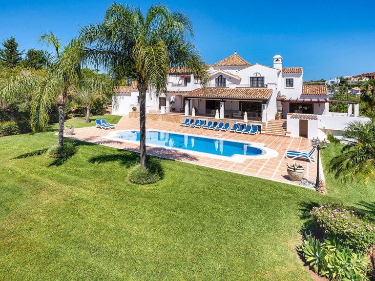 Villa for Sale in Estepona, Malaga 1