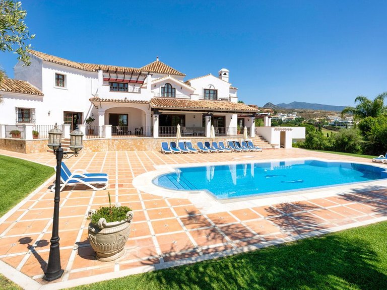 Villa for Sale in Estepona, Malaga 9
