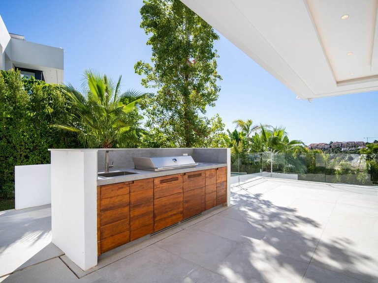 Villa for Sale in Nueva Andalucia, Malaga 6