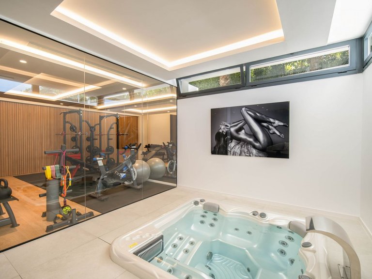 Villa for Sale in Nueva Andalucia, Malaga 34