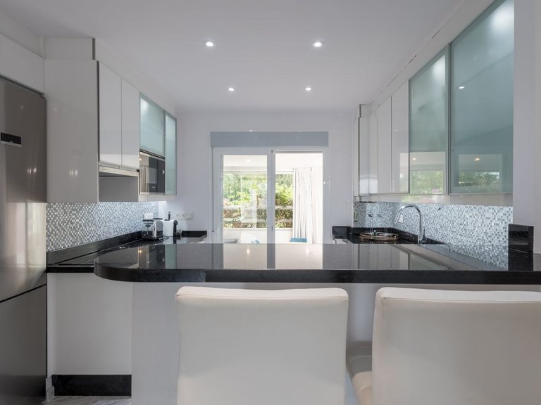 Apartment for Sale in Marbella Golden Mile, Malaga 17