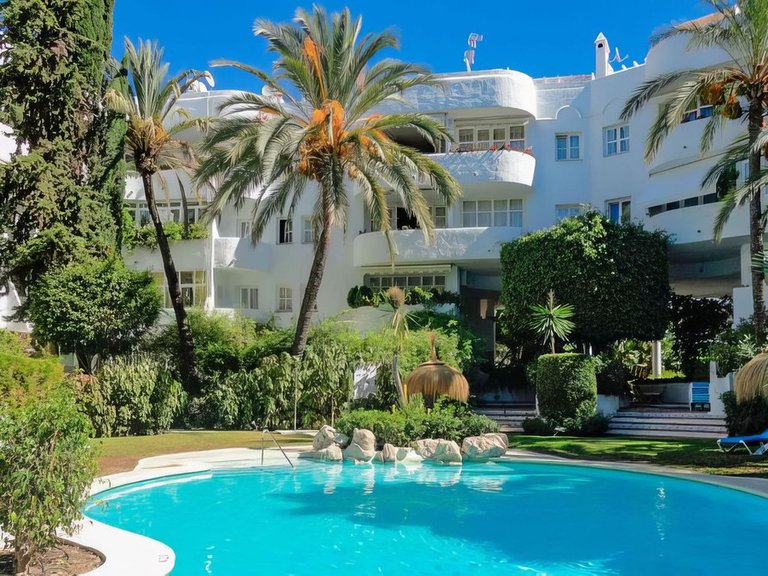 Apartment for Sale in Marbella Golden Mile, Malaga 24