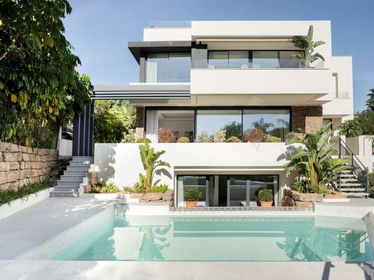 Villa for Sale in Estepona, Malaga 1