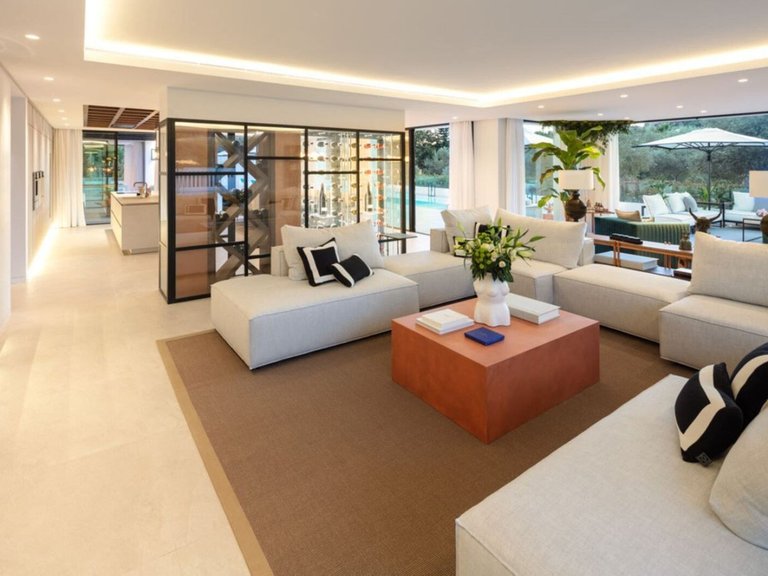 Villa for Sale in Nueva Andalucia, Malaga 13