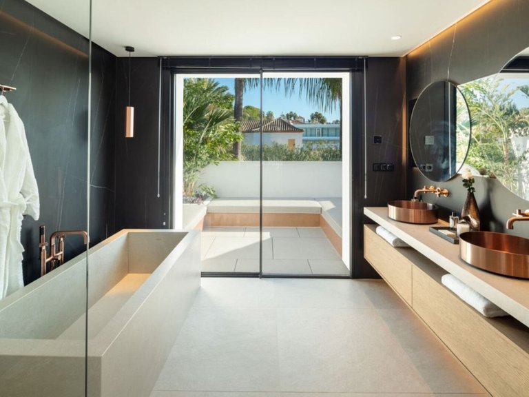 Villa for Sale in Nueva Andalucia, Malaga 14