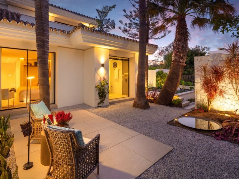 Villa for Sale in Nueva Andalucia, Malaga 24