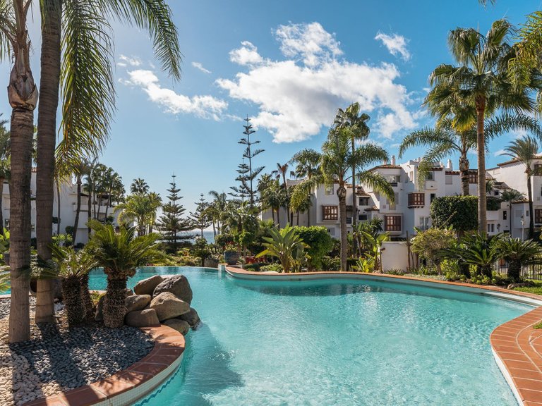 Apartment for Sale in Marbella Golden Mile, Malaga 2