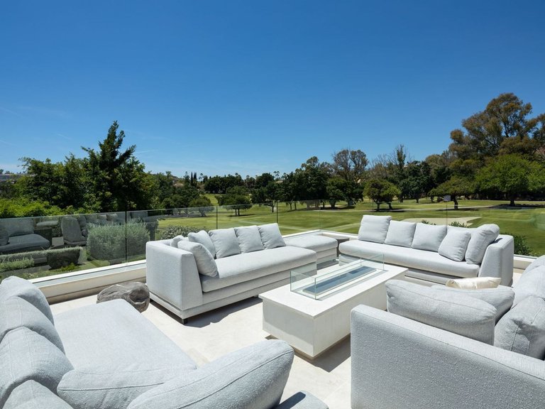 Villa for Sale in Nueva Andalucia, Malaga 2