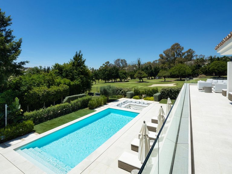 Villa for Sale in Nueva Andalucia, Malaga 4