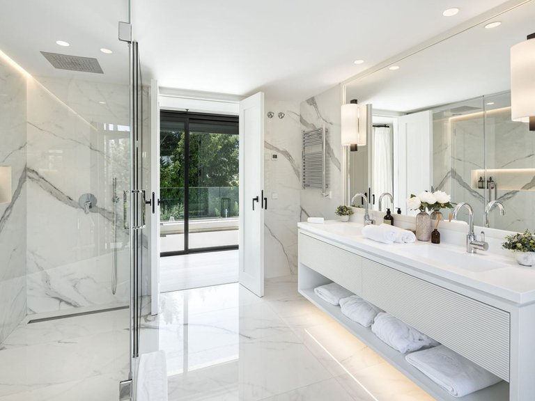 Villa for Sale in Nueva Andalucia, Malaga 24
