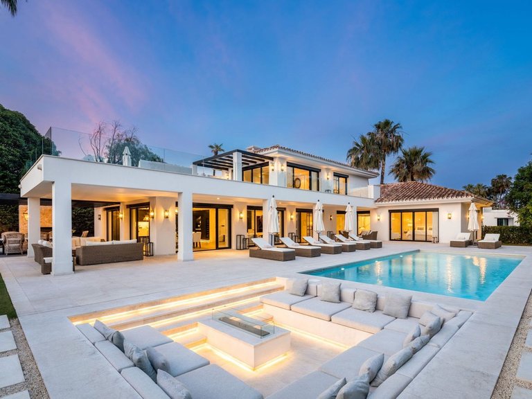 Villa for Sale in Nueva Andalucia, Malaga 25
