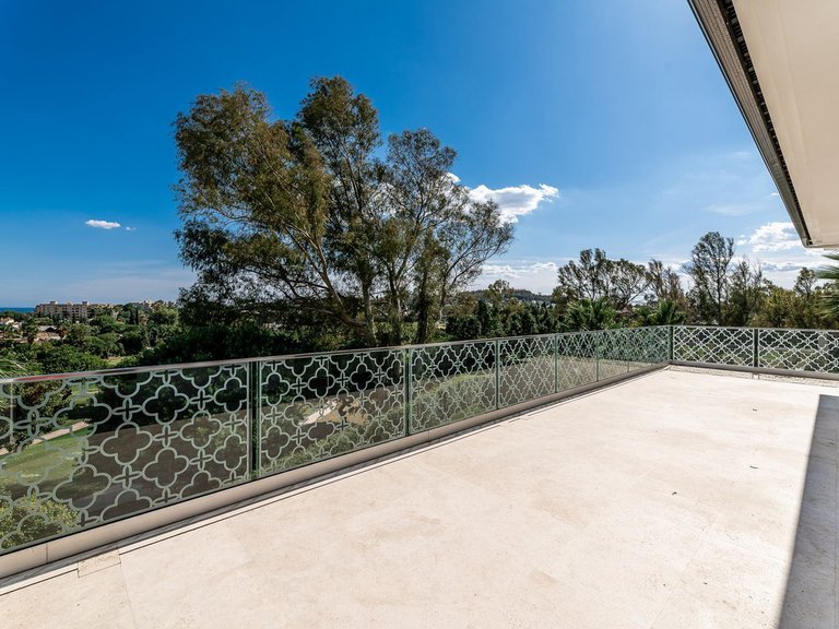 Villa for Sale in Nueva Andalucia, Malaga 8