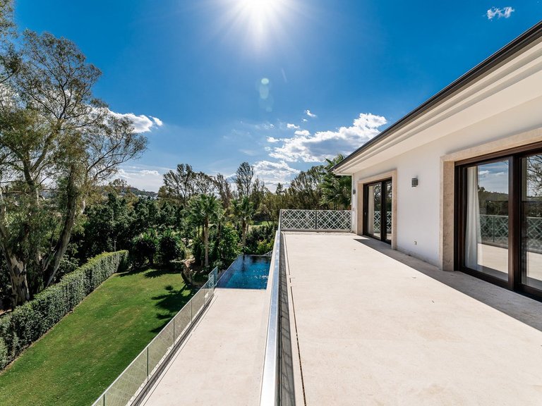 Villa for Sale in Nueva Andalucia, Malaga 10