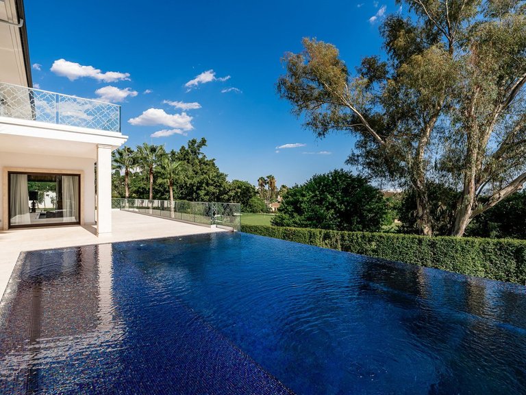 Villa for Sale in Nueva Andalucia, Malaga 12