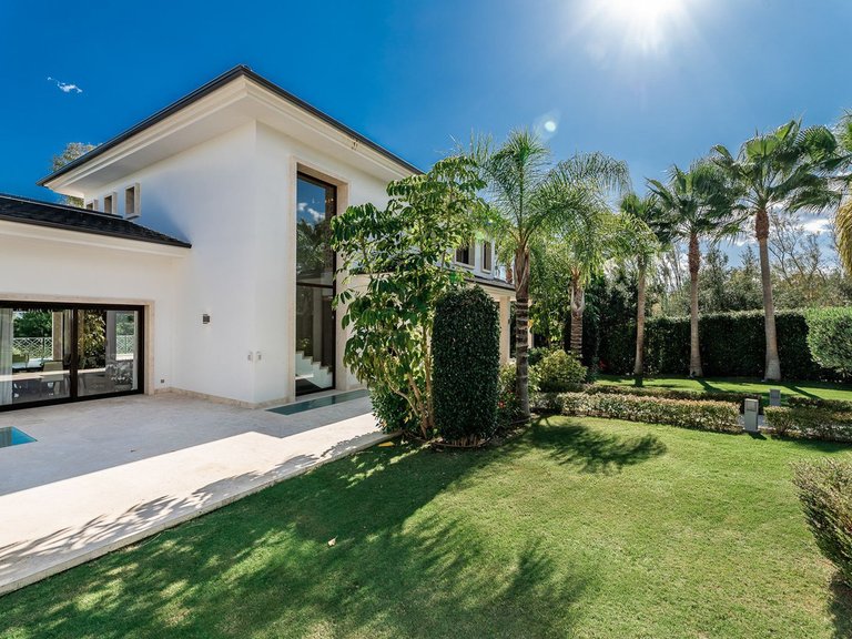 Villa for Sale in Nueva Andalucia, Malaga 15