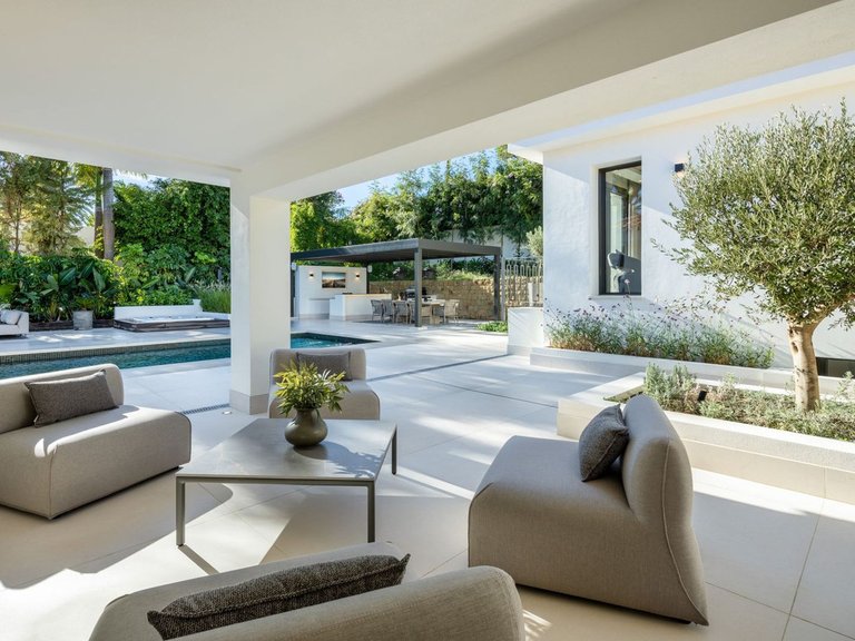 Villa for Sale in Nueva Andalucia, Malaga 6