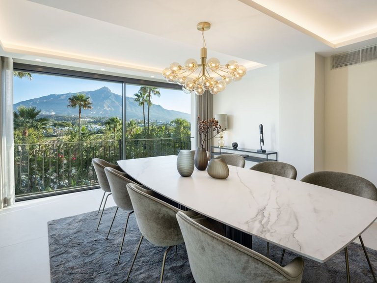 Villa for Sale in Nueva Andalucia, Malaga 11