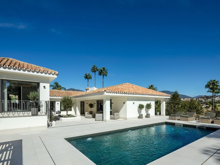 Villa for Sale in Nueva Andalucia, Malaga 16