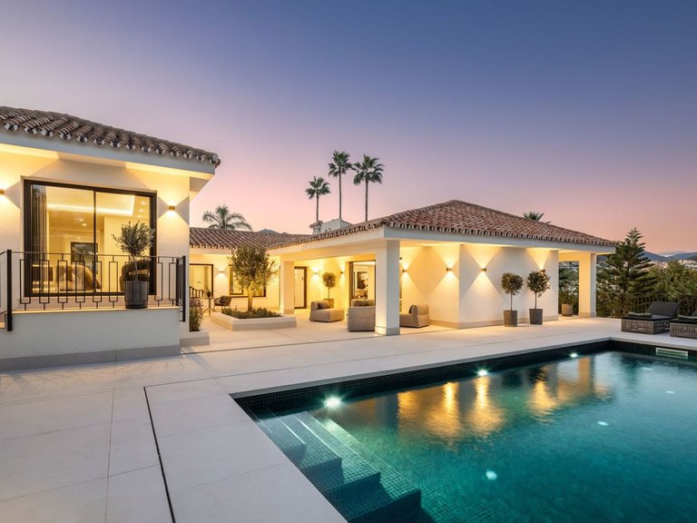 Villa for Sale in Nueva Andalucia, Malaga 3