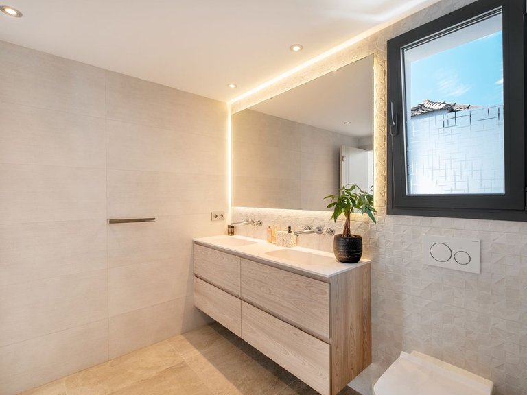 Villa for Sale in Marbella, Malaga 32