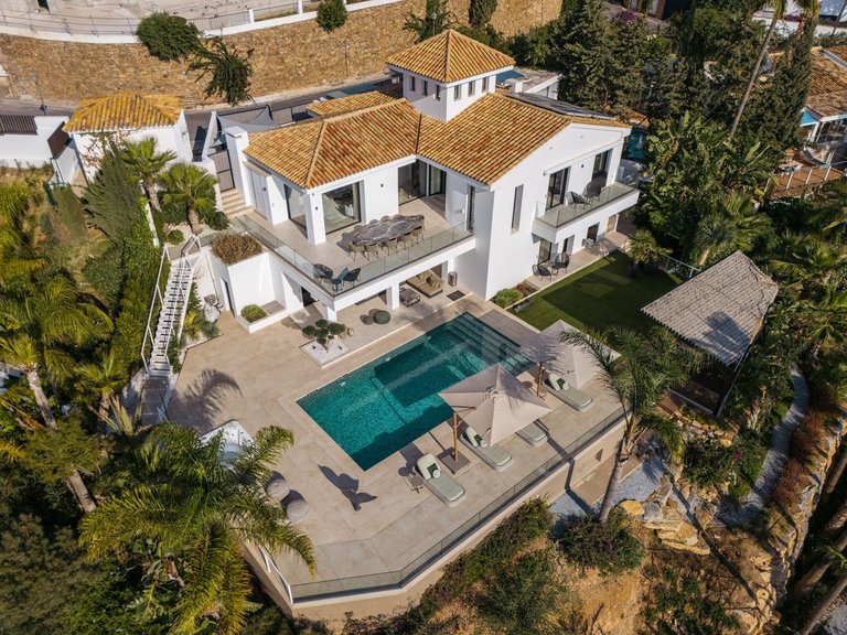 Villa for Sale in El Rosario, Malaga 1