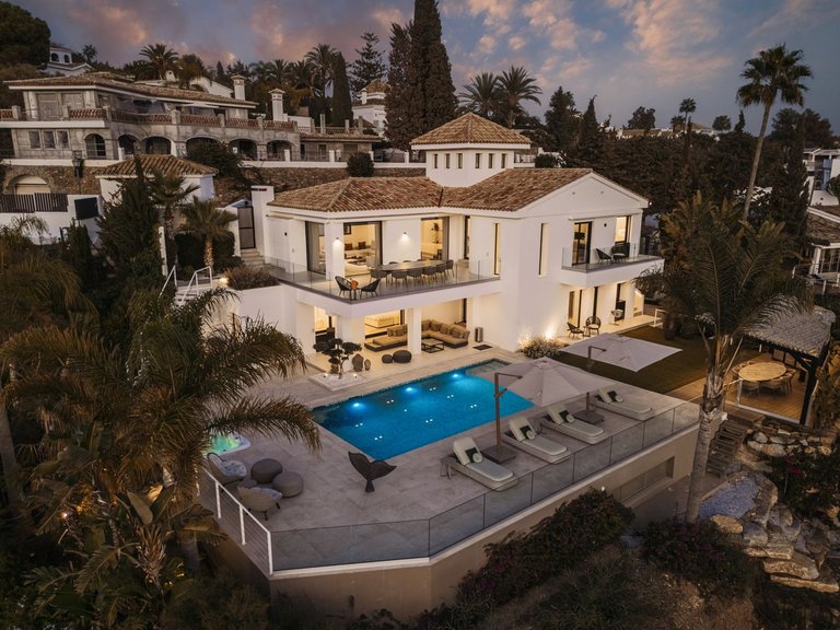 Villa for Sale in El Rosario, Malaga 7