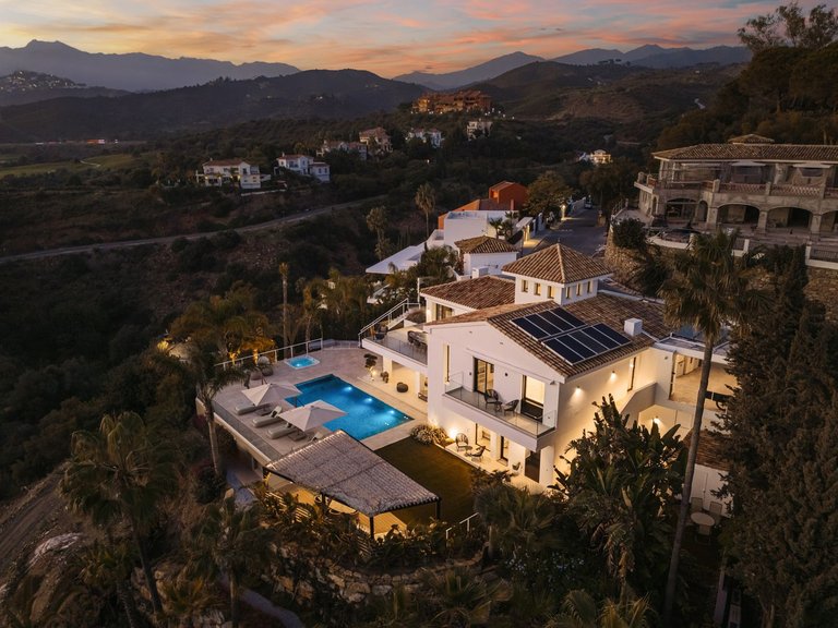 Villa for Sale in El Rosario, Malaga 9