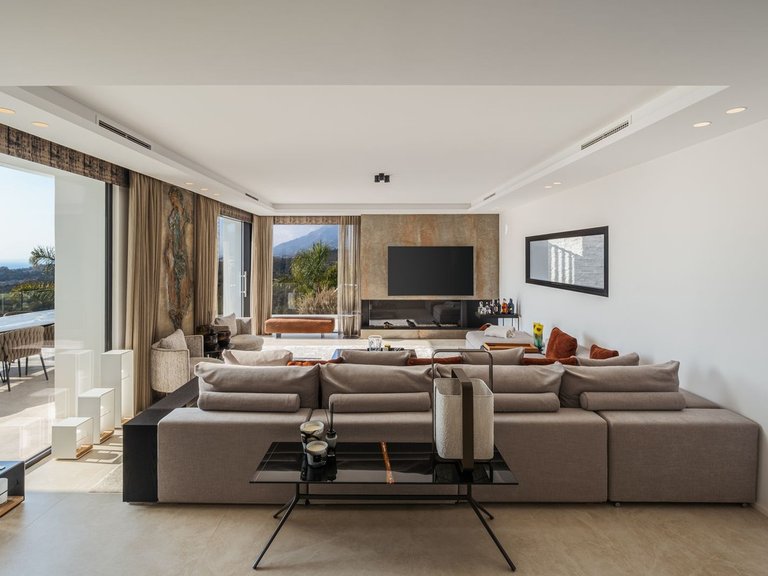 Villa for Sale in El Rosario, Malaga 11
