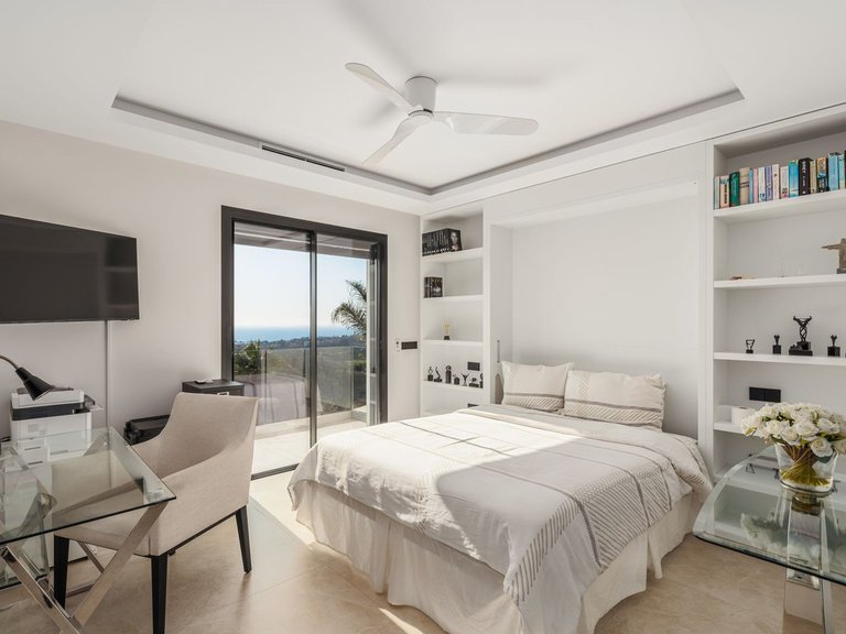 Villa for Sale in El Rosario, Malaga 28