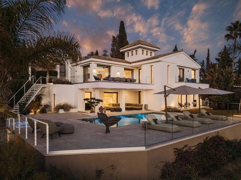 Villa for Sale in El Rosario, Malaga 35