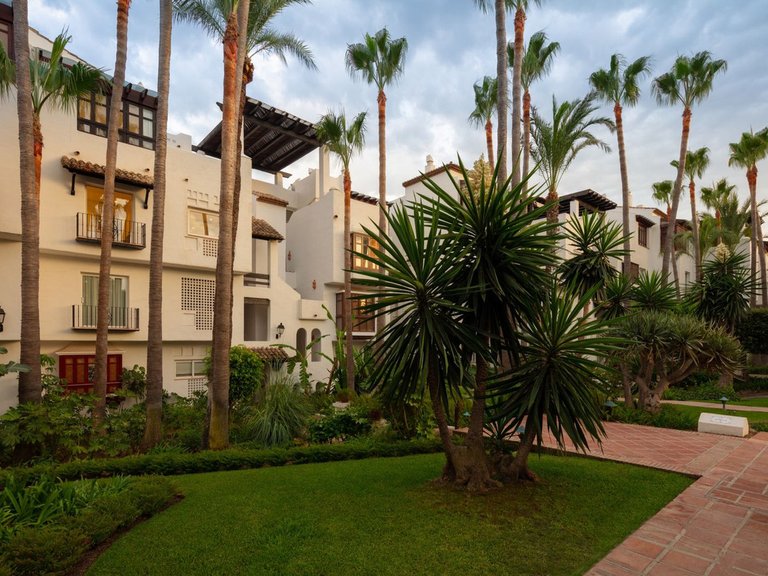 Penthouse for Sale in Marbella Golden Mile, Malaga 9