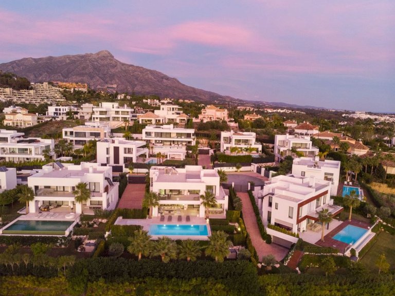 Villa for Sale in Nueva Andalucia, Malaga 6
